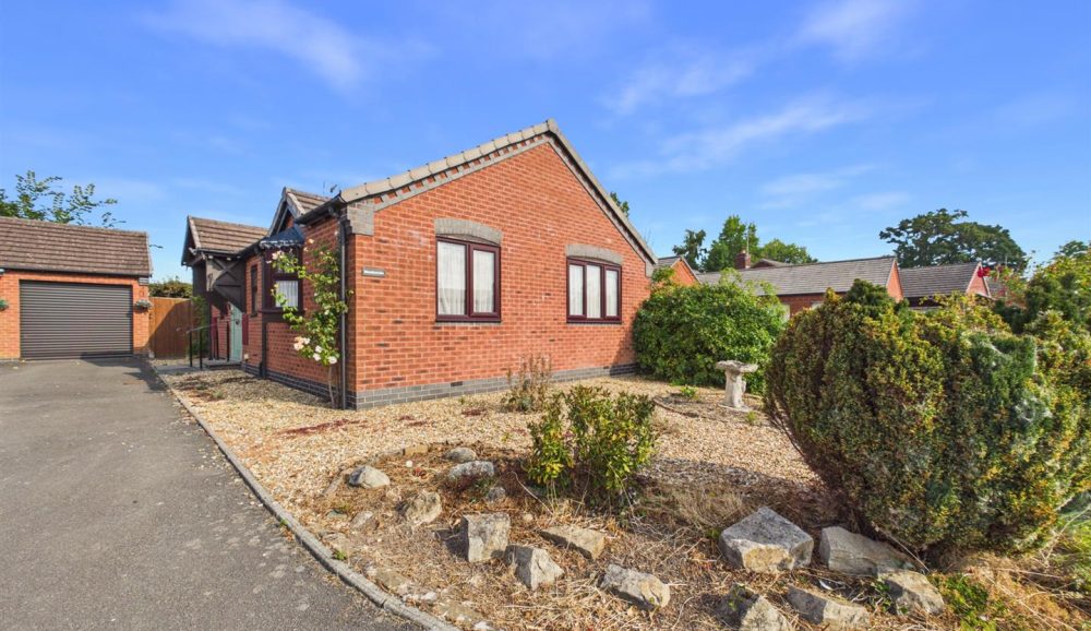 Meadowside Overton Road, Oswestry, SY11 3DG For Sale