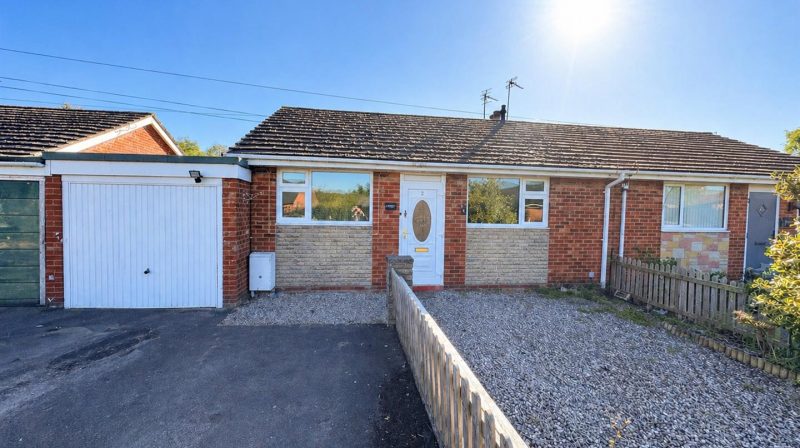 2, The Paddocks Old Chirk Road, Gobowen, SY11 3LA To Let