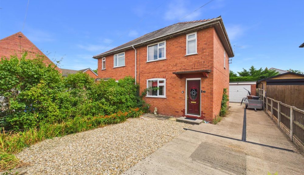 2 Fitzalan Close, Oswestry, SY11 4PG For Sale