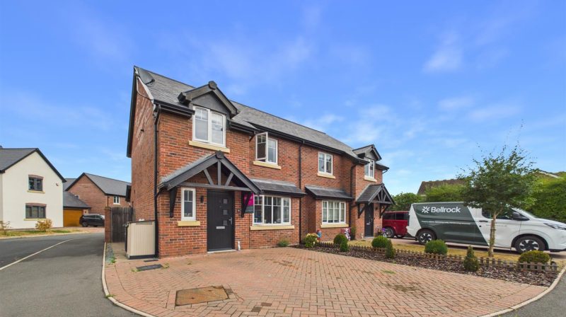 6 Knights Grove, Oswestry, SY10 8PU For Sale