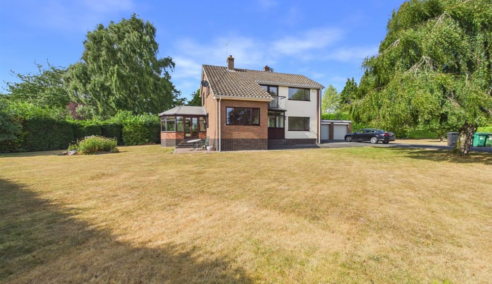 2 Stonehouse Drive, Oswestry, SY11 4HZ For Sale 2 Stonehouse Drive, Oswestry, SY11 4HZ For Sale