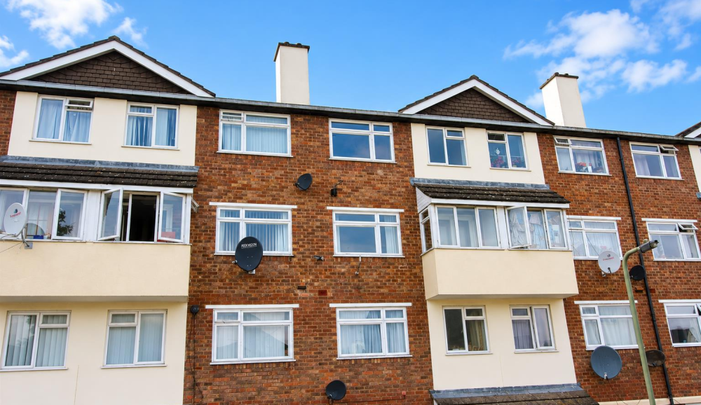 27 Crestwood Court, Shropshire, SY11 1DB For Sale 27 Crestwood Court, Shropshire, SY11 1DB For Sale