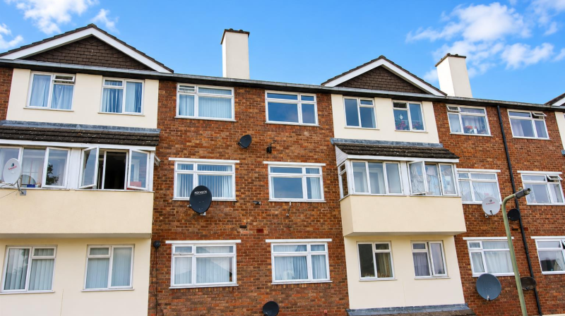 27 Crestwood Court, Shropshire, SY11 1DB For Sale