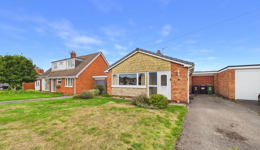 13 Cedar Avenue, Shrewsbury, SY4 4JA For Sale 13 Cedar Avenue, Shrewsbury, SY4 4JA For Sale