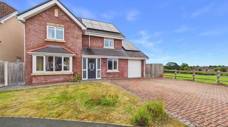 2 The Woodlands, Oswestry, SY10 7RD For Sale