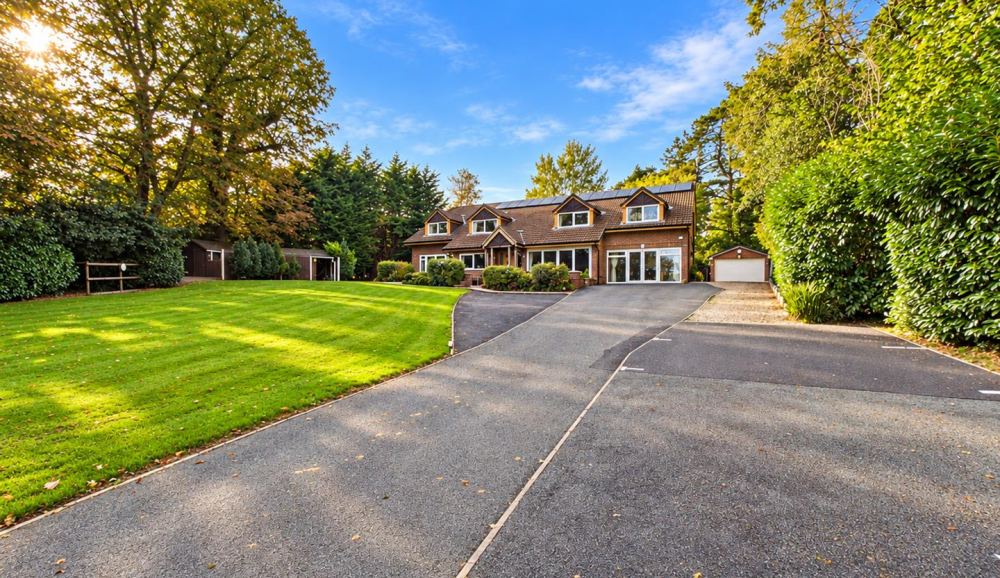 Everglades Brynhafod Lane, Oswestry, SY11 1SH For Sale