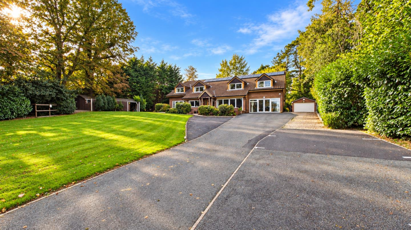 Everglades Brynhafod Lane, Oswestry, SY11 1SH For Sale