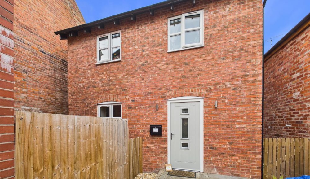 3 The Mews Oak Street, Oswestry, SY11 1LJ For Sale 3 The Mews Oak Street, Oswestry, SY11 1LJ For Sale