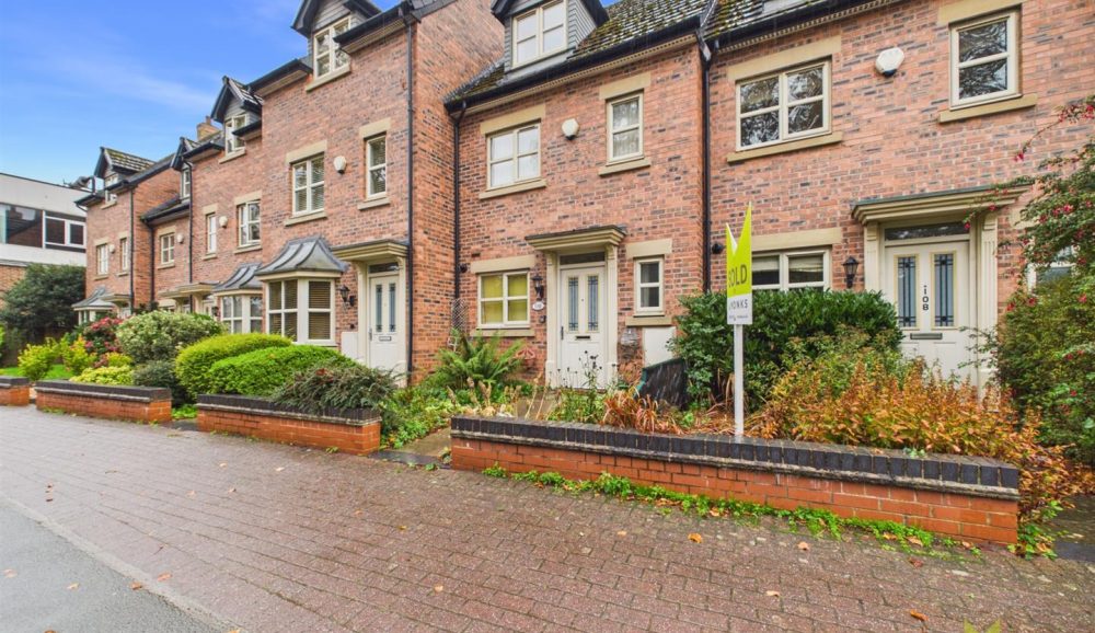 110 Welsh Walls, Oswestry, SY11 1RW For Sale