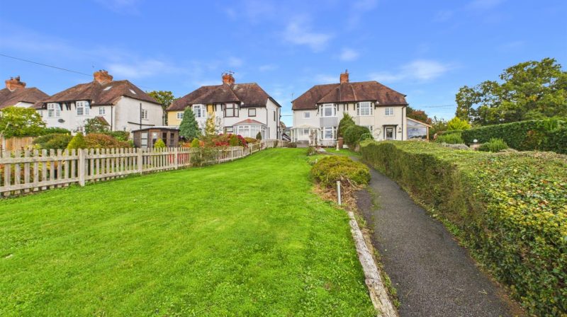 28 The Terraces, Oswestry, SY10 9NB For Sale