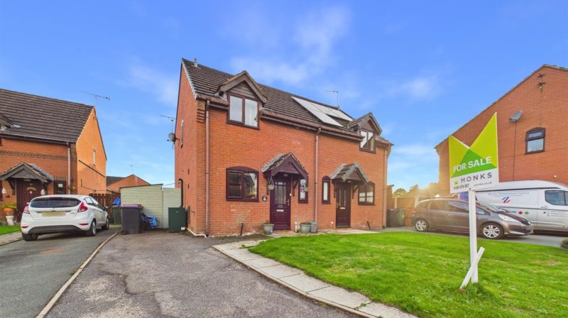 8 Martins Field, Oswestry, SY10 9EP For Sale